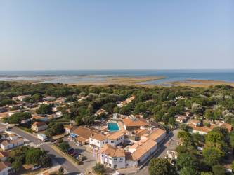 CAMPING LES GROS JONCS *****, con piscina cubierta en Nouvelle-Aquitaine