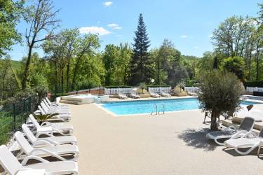 CAMPING LA CHENERAIE ****, with heated pool en Occitanie