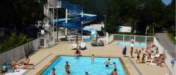 CAMPING LES ACACIAS ****, avec piscine chauffée en Auvergne-Rhône-Alpes