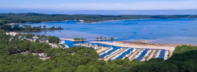 CAMPING LES ECUREUILS *, con mulinello en Nouvelle-Aquitaine