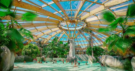 CAMPING & SPA AIROTEL L'OCEAN *****, with waterslide en Nouvelle-Aquitaine