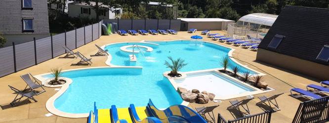 CAMPING LES PINS ***, med waterslide en Bretagne
