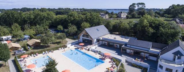 CAMPING DE L'ALLEE ***, med opvarmet pool en Bretagne