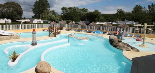 CAMPING LES BRUYERES ***, med waterslide en Bretagne