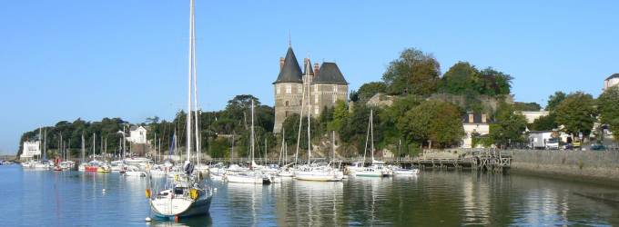 CAMPING LE PORT CHERI ***, med opvarmet pool en Pays de la Loire