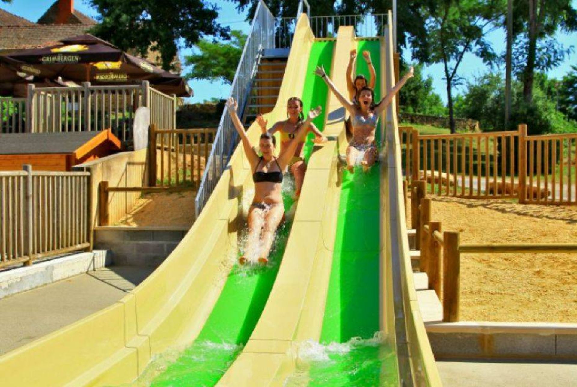 Camping espace aquatique Dordogne - CAMPING DOMAINE DES CHENES VERTS ...